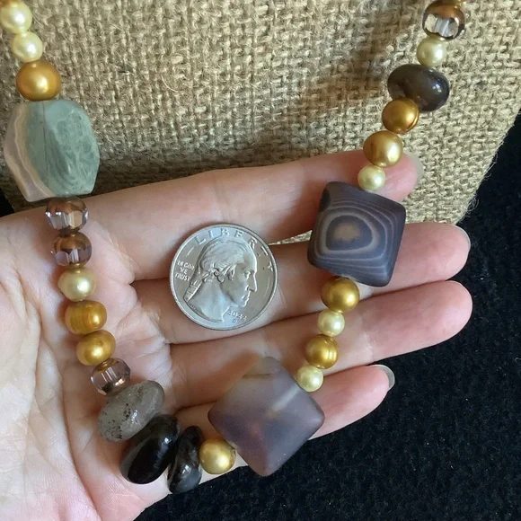 Genuine freshwater pearl & quartz necklace. - Picture 9 of 9